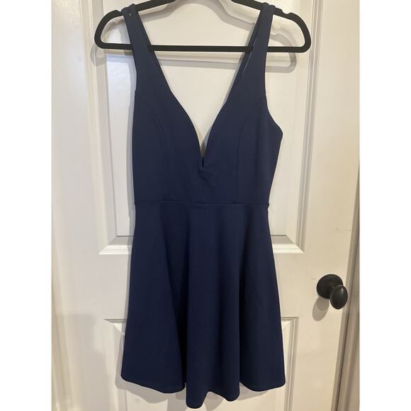 Lulu’s plunge neck navy dress new with tags size medium - Picture 7 of 7